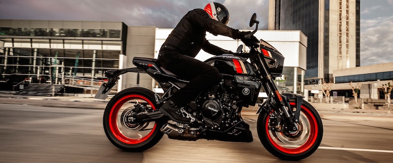 GSX 8TT M6 Action 2